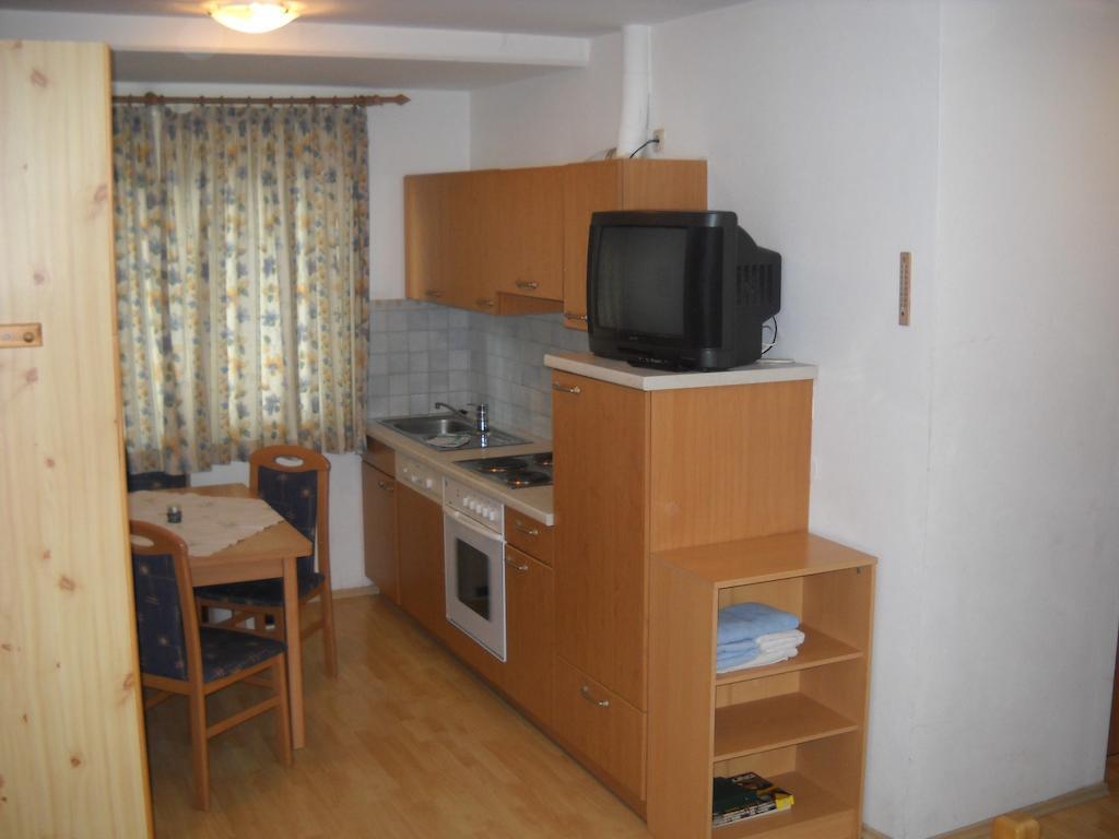 Golf&Ski Appartements Lesak Zell am See Kamer foto